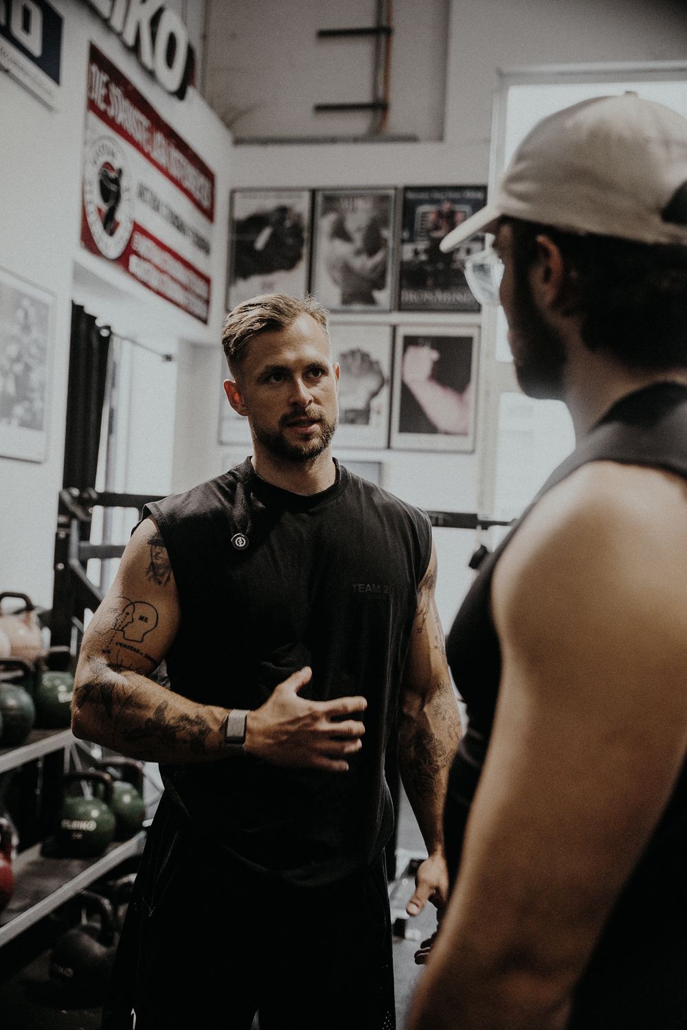 Lukas Plassnig coaching a client